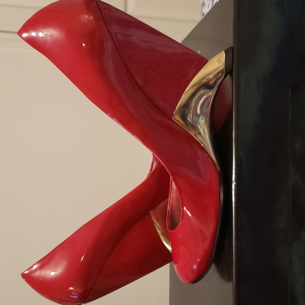 Sebastian Milano Dark pink patent leather heels